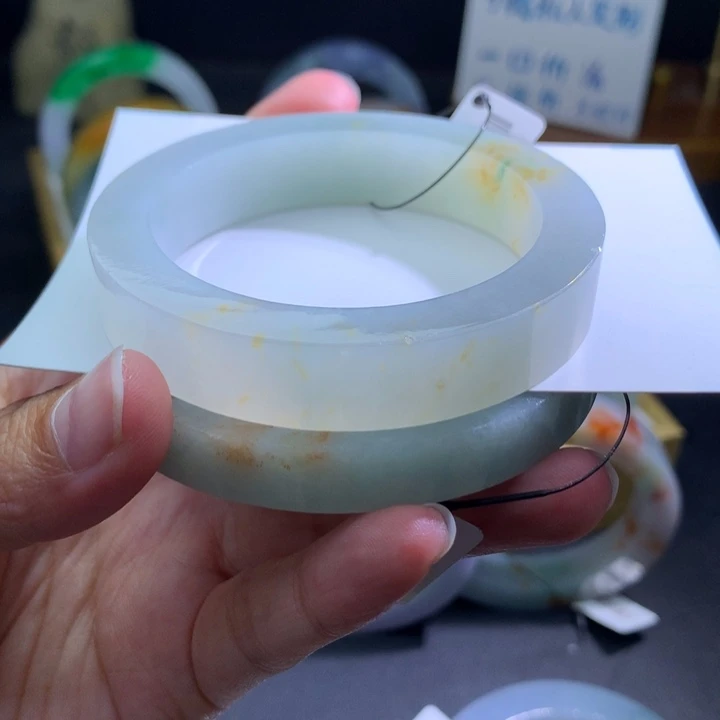 定制翡翠未镶嵌翡翠手镯