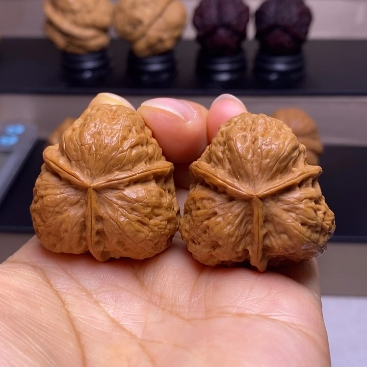 文玩核桃把件花开富贵三楞63