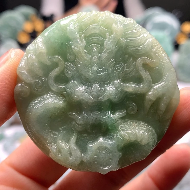 翡翠未镶嵌颈饰龙凤呈祥两面工艺福利卡厚12+
