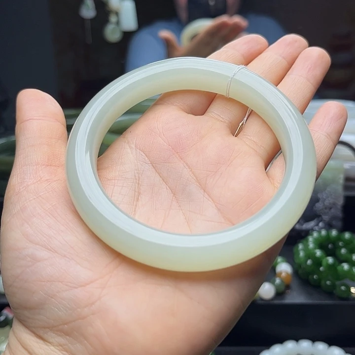 和田玉手镯未镶嵌圈口63