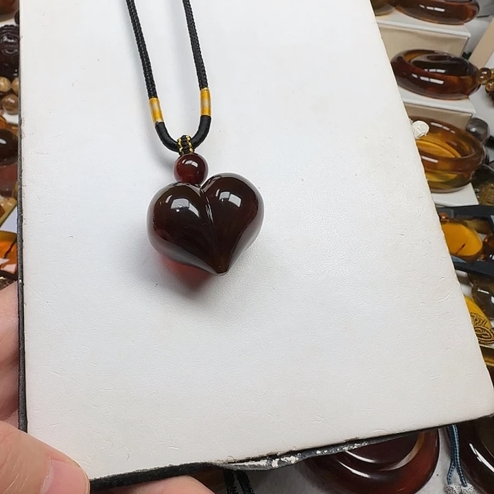 琥珀颈饰未镶嵌天然缅甸琥珀屁桃吊坠16.6克