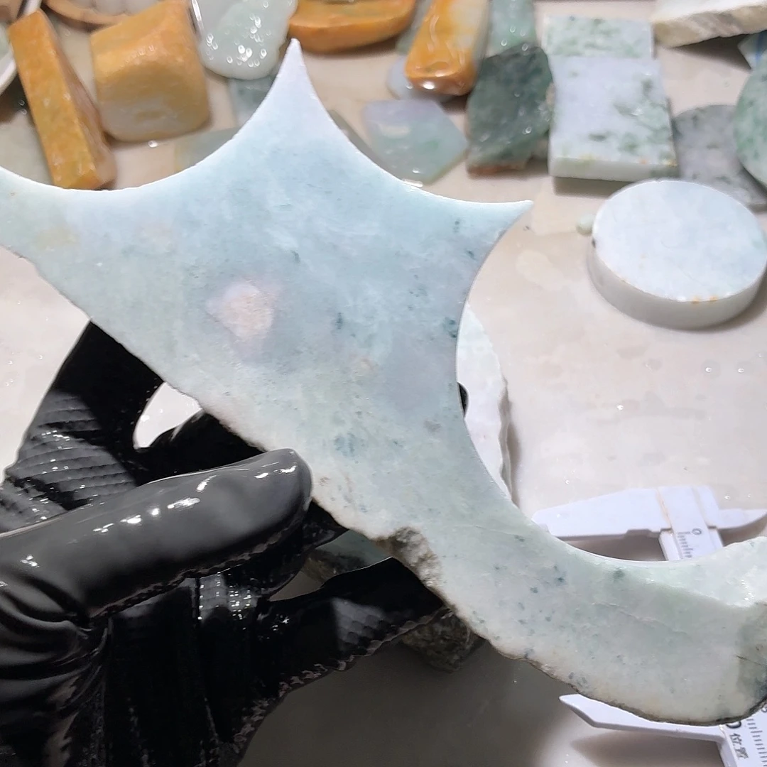 翡翠未镶嵌颈饰边角料