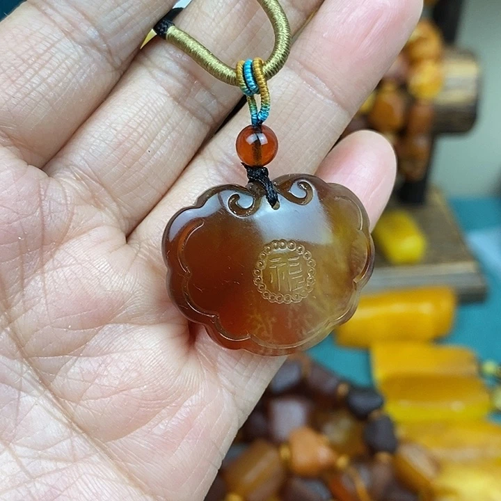 琥珀未镶嵌颈饰吊坠