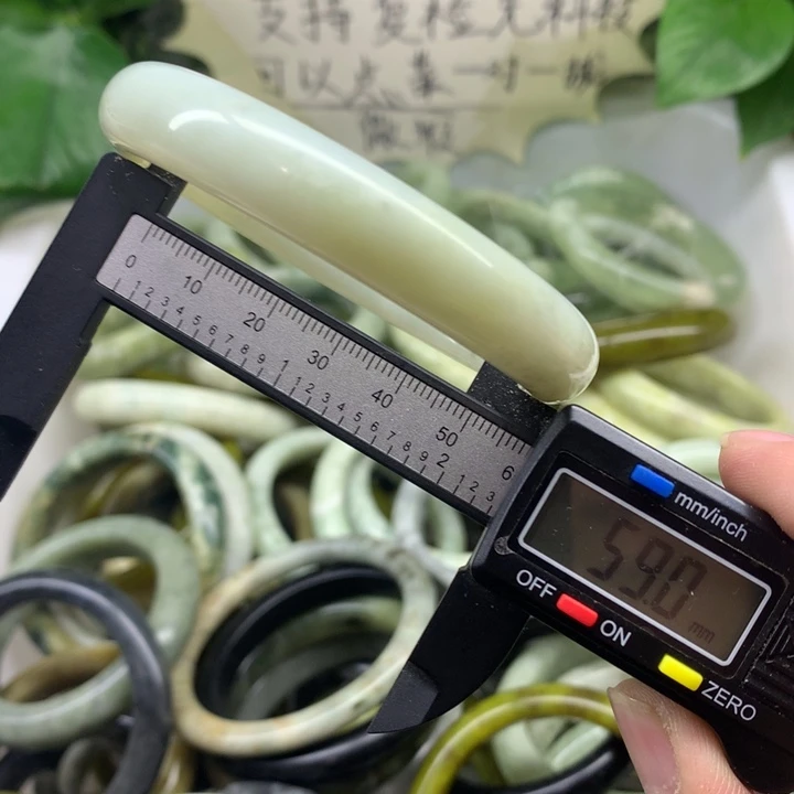 蛇纹石玉未镶嵌手镯8