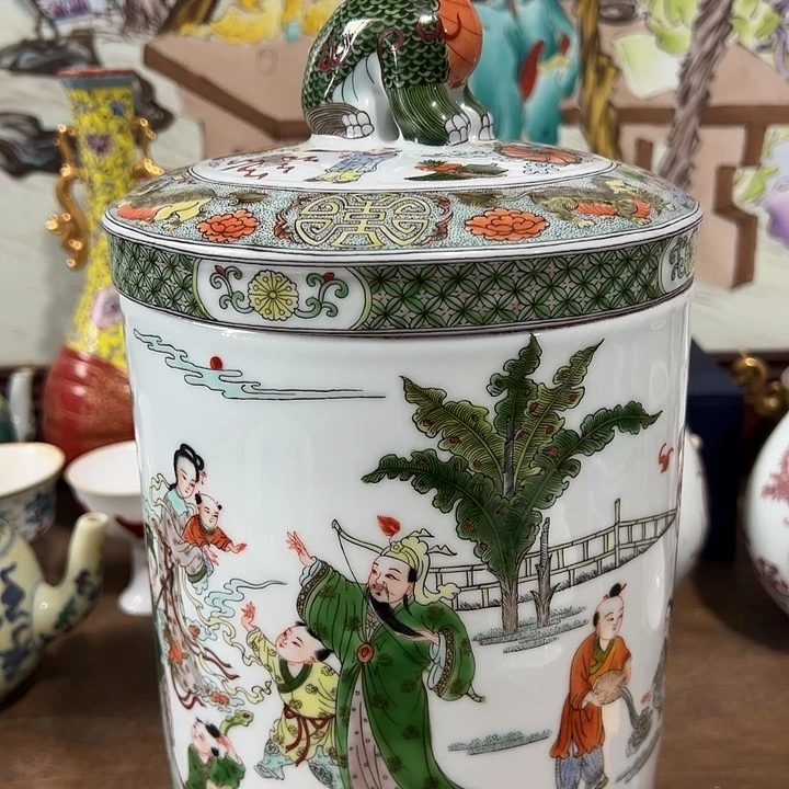 摆件粉彩人物瓷器精品