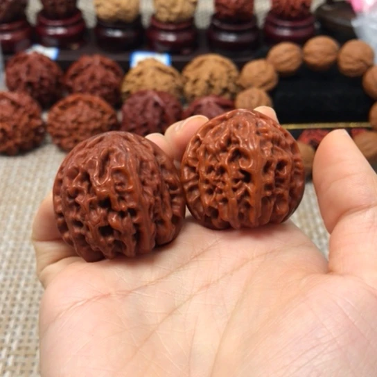 文玩核桃把件白狮子