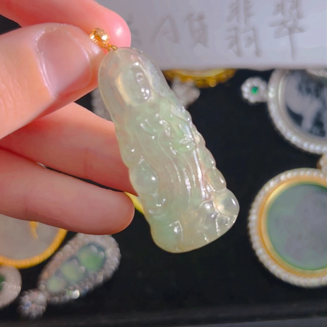 翡翠颈饰18K金镶嵌观音
