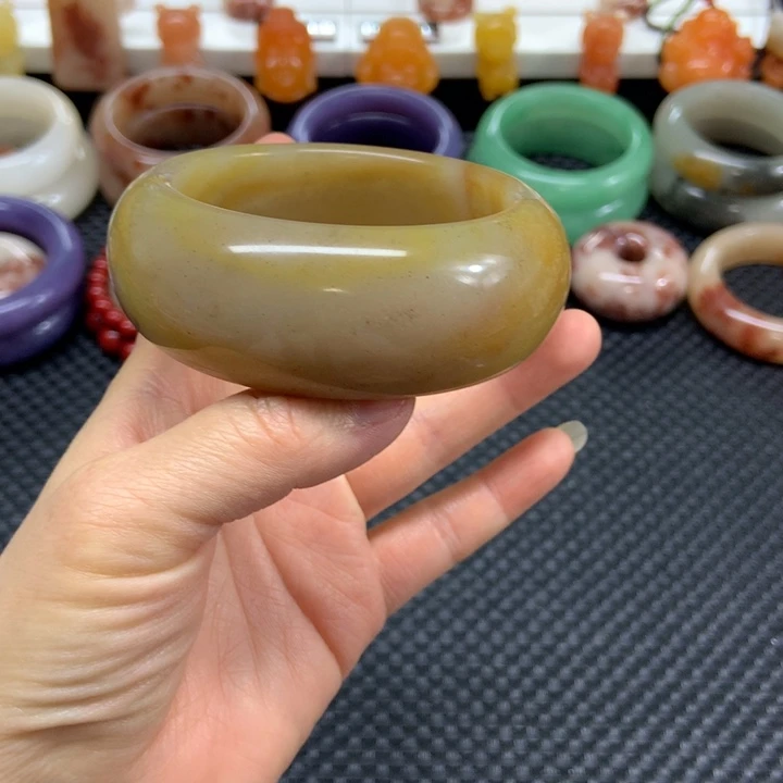 石英质玉未镶嵌手镯