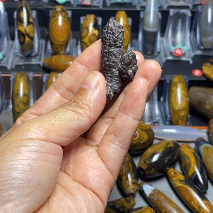 批***瓶未镶嵌颈饰玛瑙/玉髓