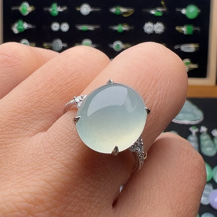 翡翠18K金镶嵌颈饰戒指