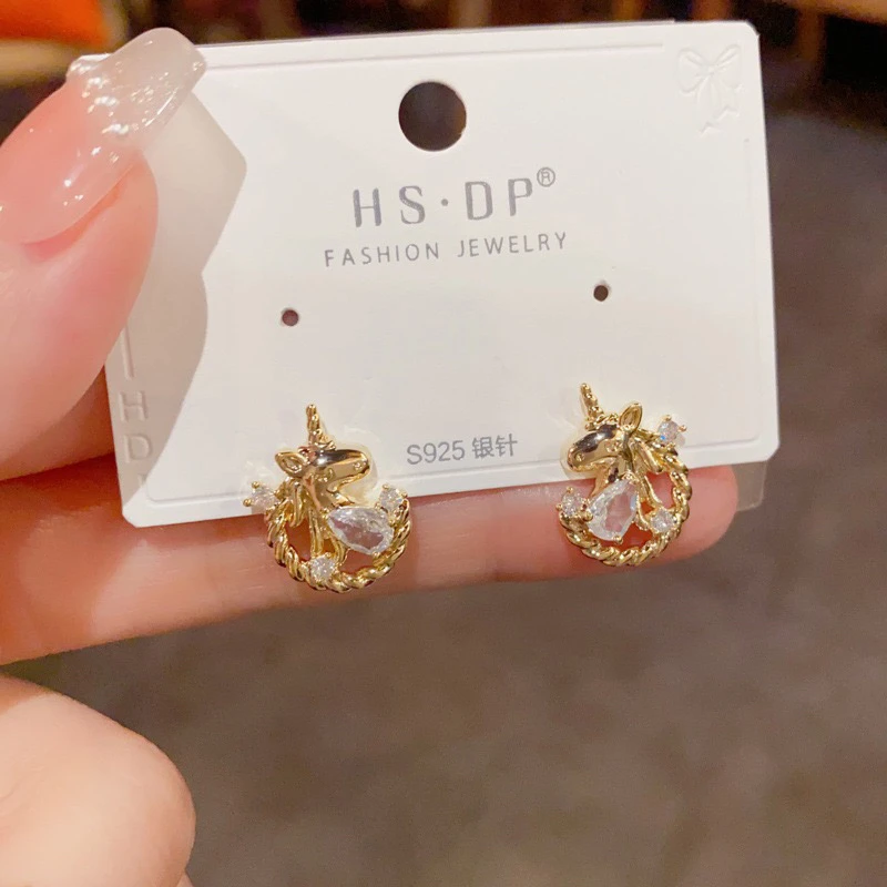 铜合金耳饰 精品2026年新款时尚复古马年吉祥耳钉女个性木马耳环