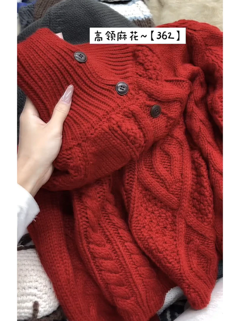 红色慵懒风高领经典麻花纹针织衫女2025秋冬新款保暖大气显瘦毛衣