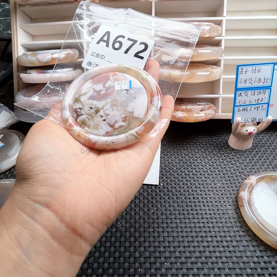 玛瑙/玉髓手镯合金是****呀