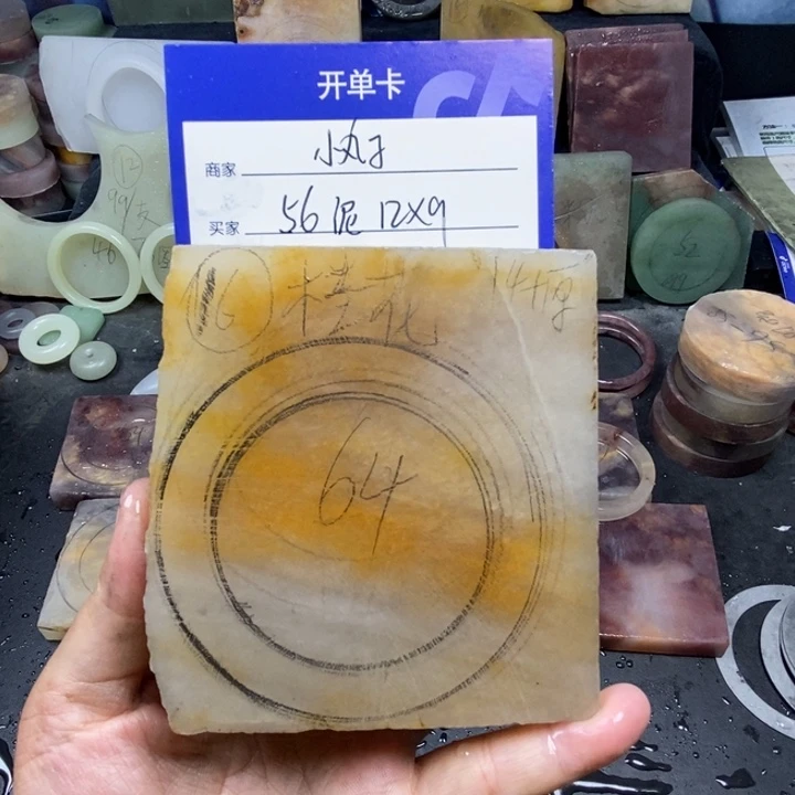未镶嵌手镯石英质玉小**?定制手镯