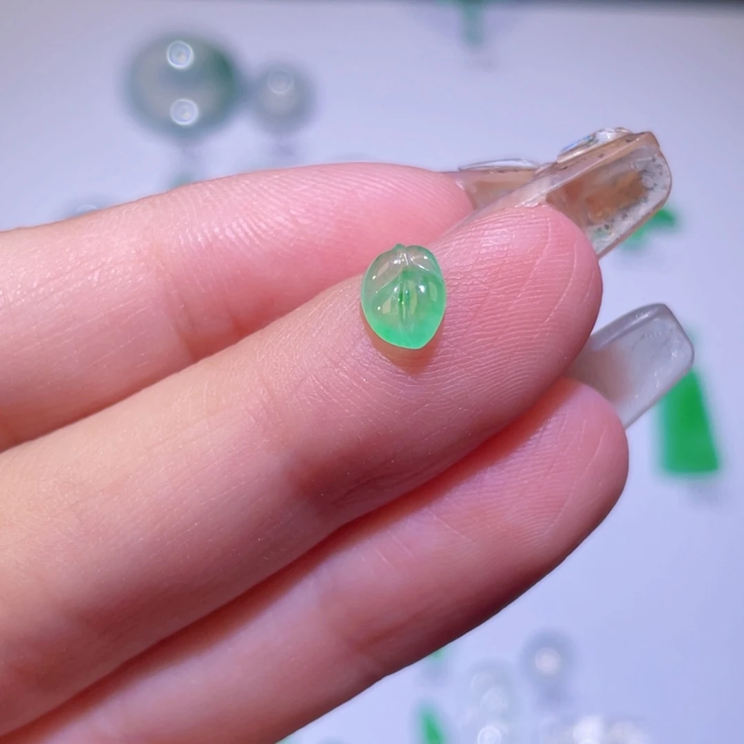 翡翠未镶嵌颈饰裸石