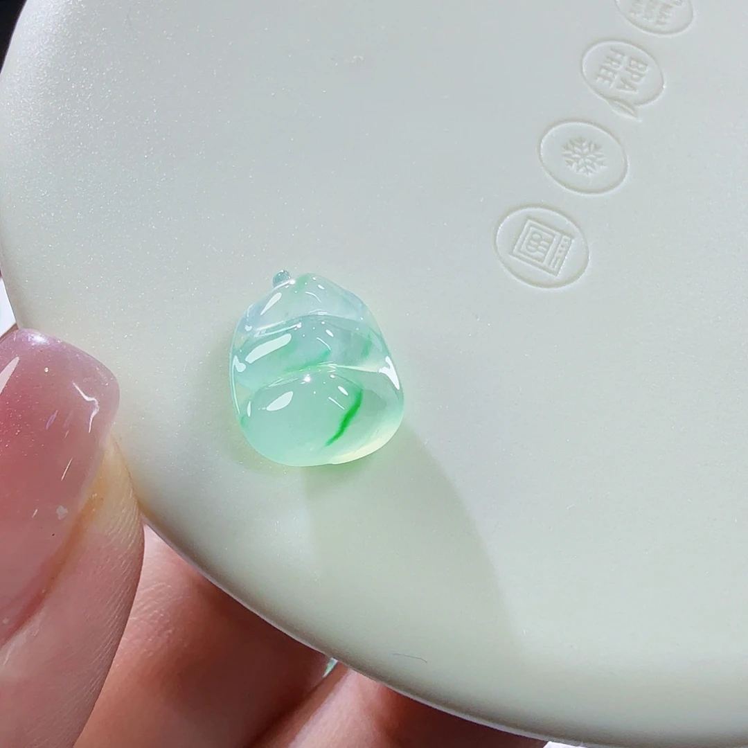 翡翠未镶嵌颈饰裸石