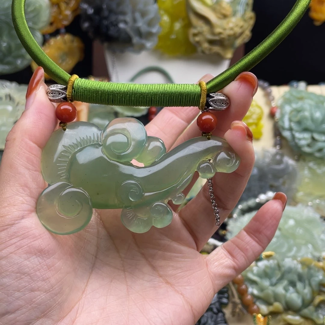 未镶嵌蛇纹石玉颈饰