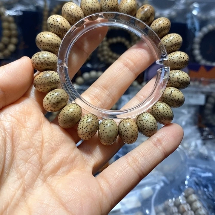 星月菩提绿皮手串