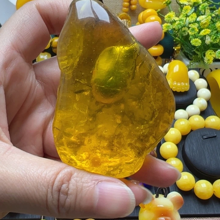 琥珀未镶嵌颈饰手把件