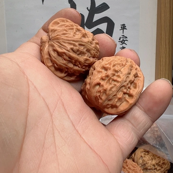 文玩核桃吊坠L****N健健康康平平安安