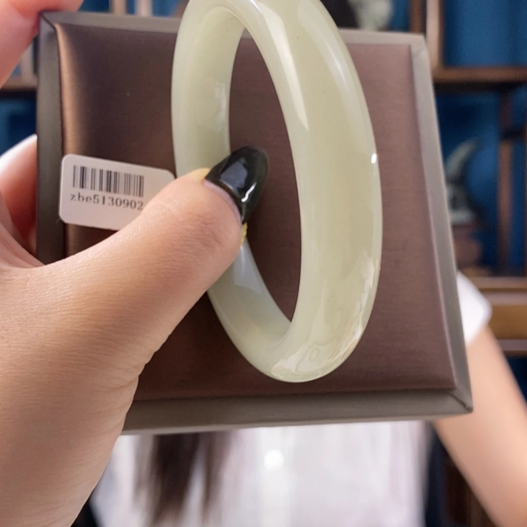 【闪购商品】石英岩玉手镯未镶嵌