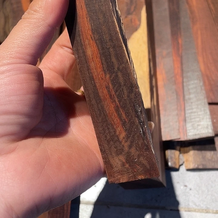 当***在檀香紫檀（小叶紫檀）