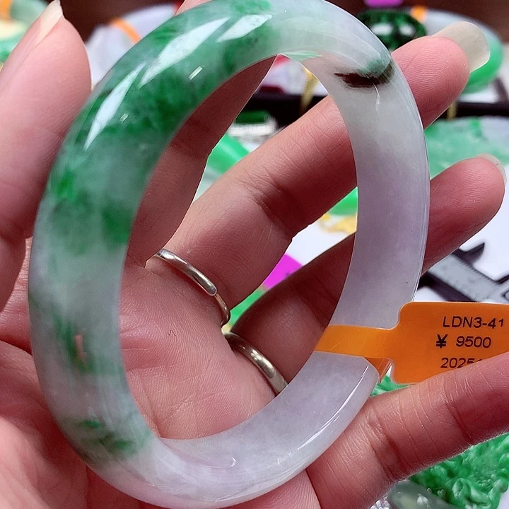 翡翠未镶嵌手镯翡翠