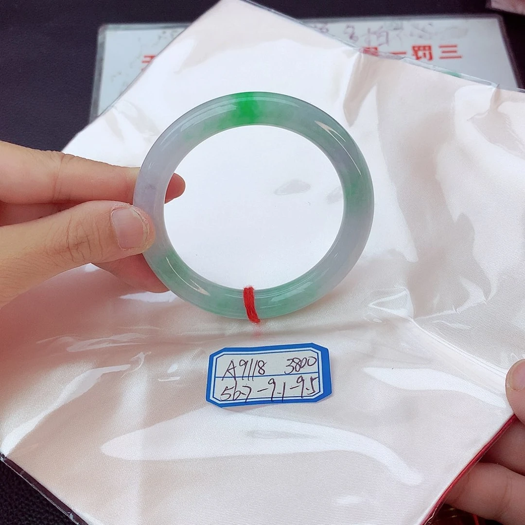 翡翠手镯未镶嵌翡翠