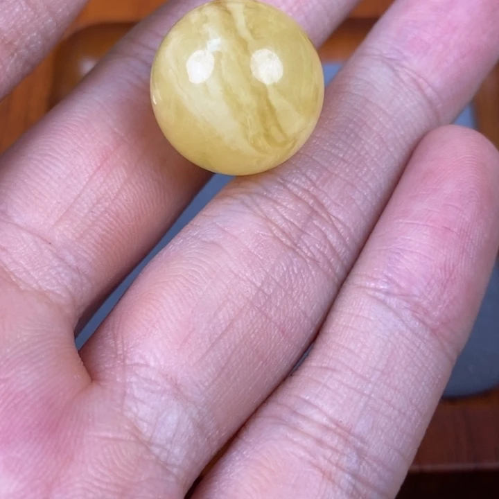 未镶嵌琥珀裸石微瑕8