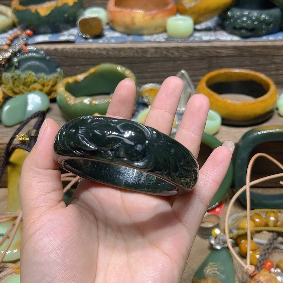 昏****岫岩河磨玉（透闪石质玉）手镯未镶嵌