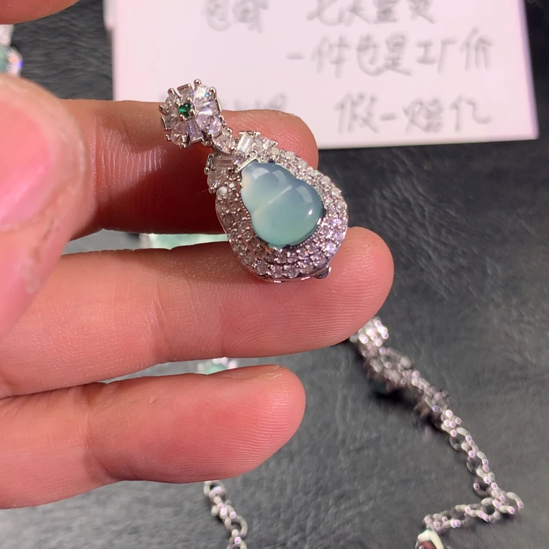 翡翠颈饰未镶嵌葫芦