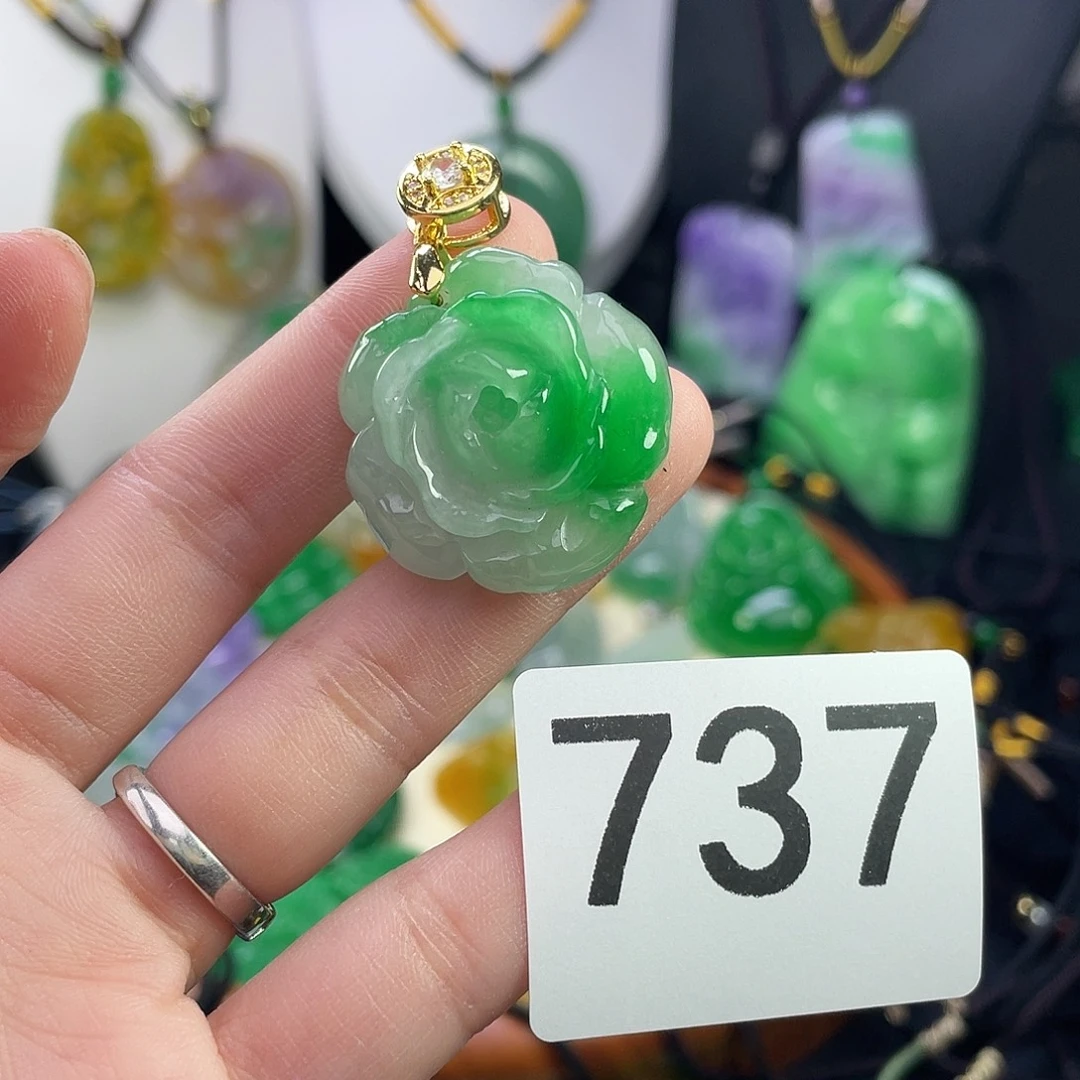 翡翠未镶嵌吊坠(赠链)