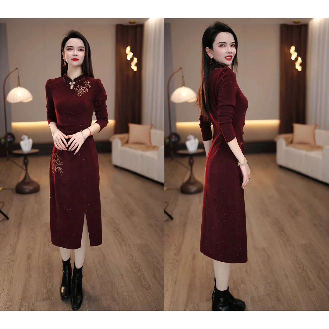 2024秋冬新款国风古韵竹报平安绣花红色旗袍女装连衣裙M-4XL