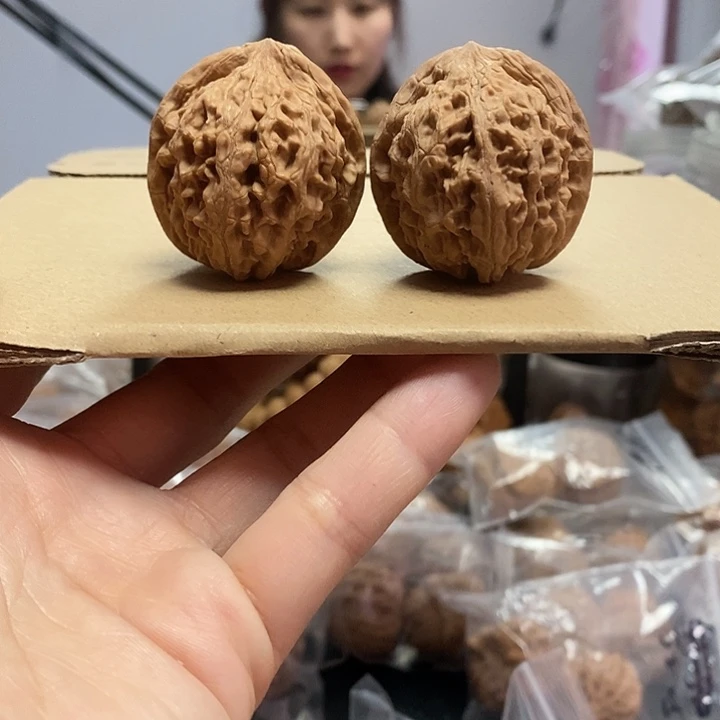 文玩核桃把件39红锦鲤