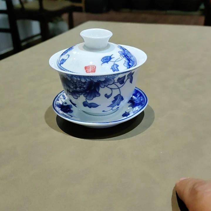 茶杯紫砂白色的那个盖碗
