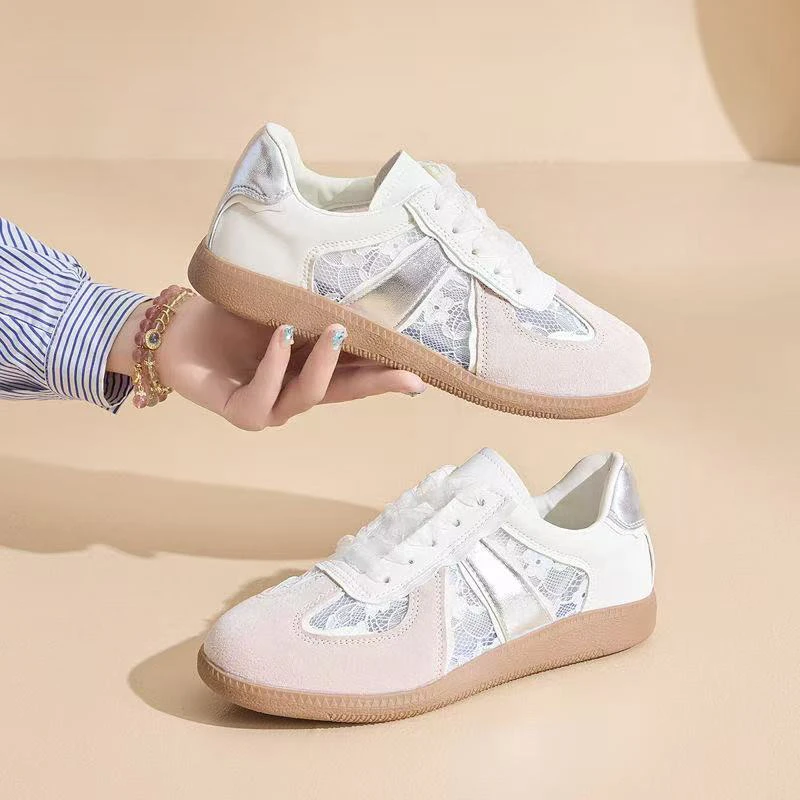 LA-55408 米 网面透气新中式绣花德训鞋2025新款夏小白鞋平底板鞋