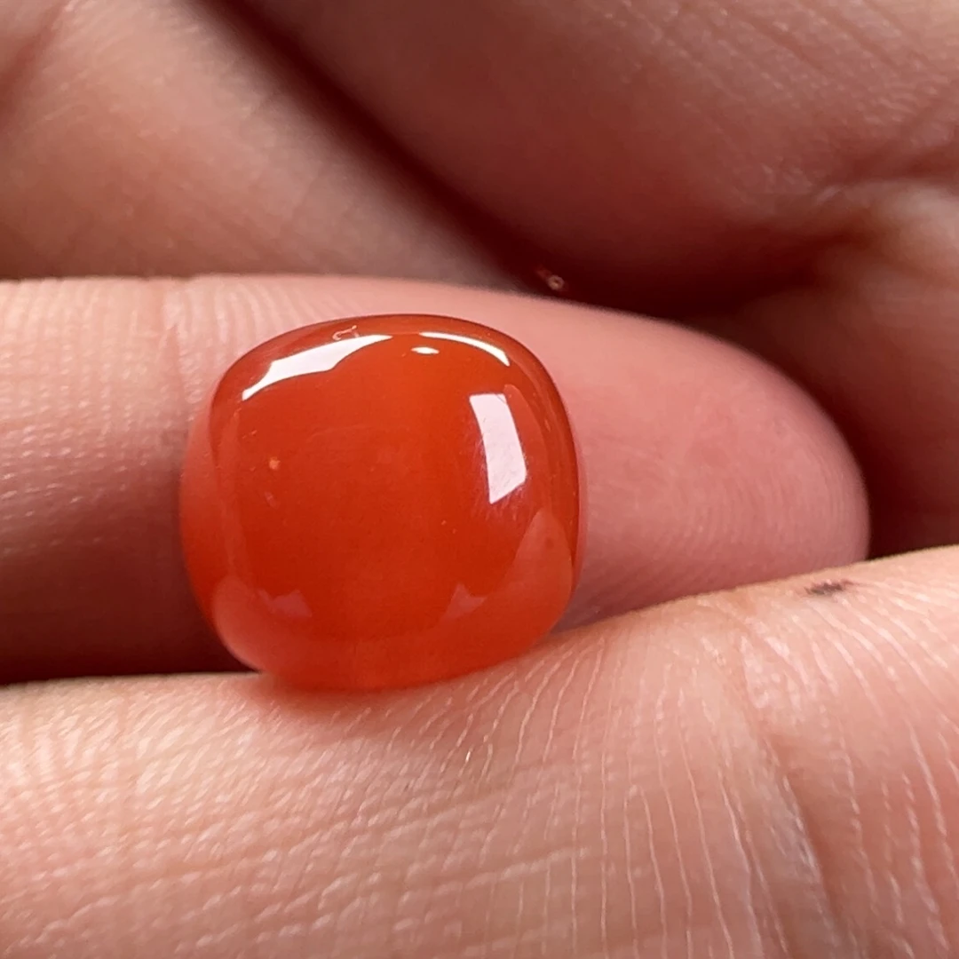 南红玛瑙老型10.7*9.3未镶嵌偏*。