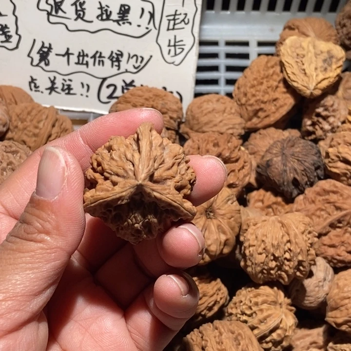 嗷***哦核桃盘山三棱尺寸37全品