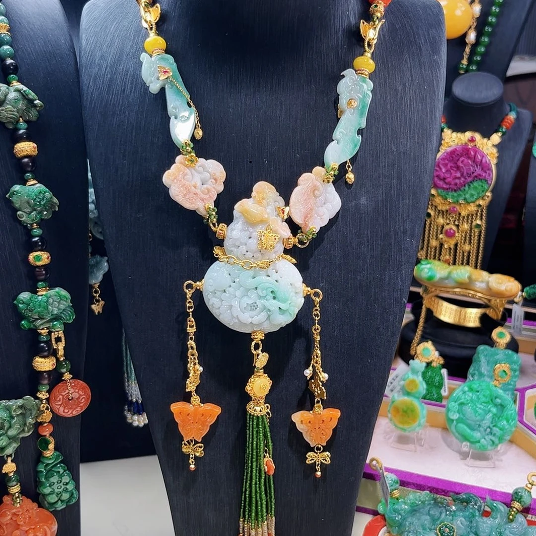 【闪购商品】翡翠吊坠(赠链)未镶嵌福利