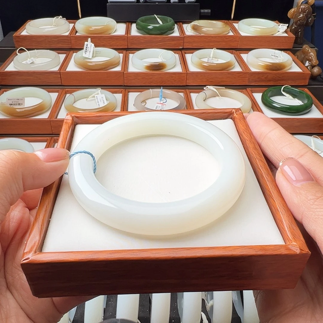 和田玉手镯未镶嵌57