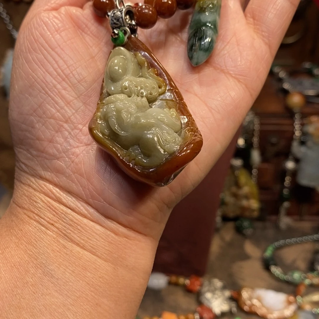 翡翠吊坠(赠链)未镶嵌