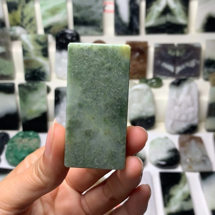 独山玉未镶嵌颈饰