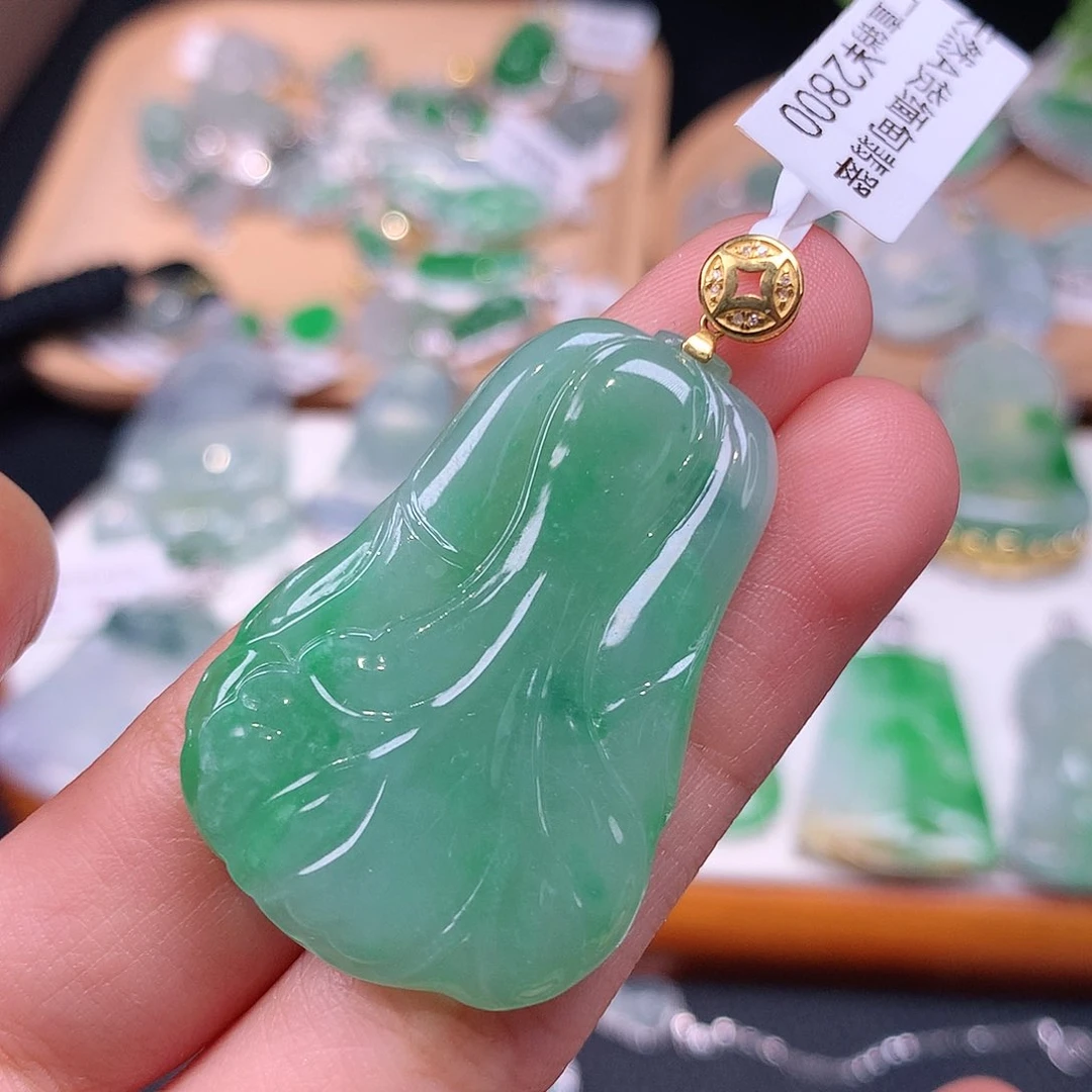 翡翠18K金镶嵌颈饰白菜