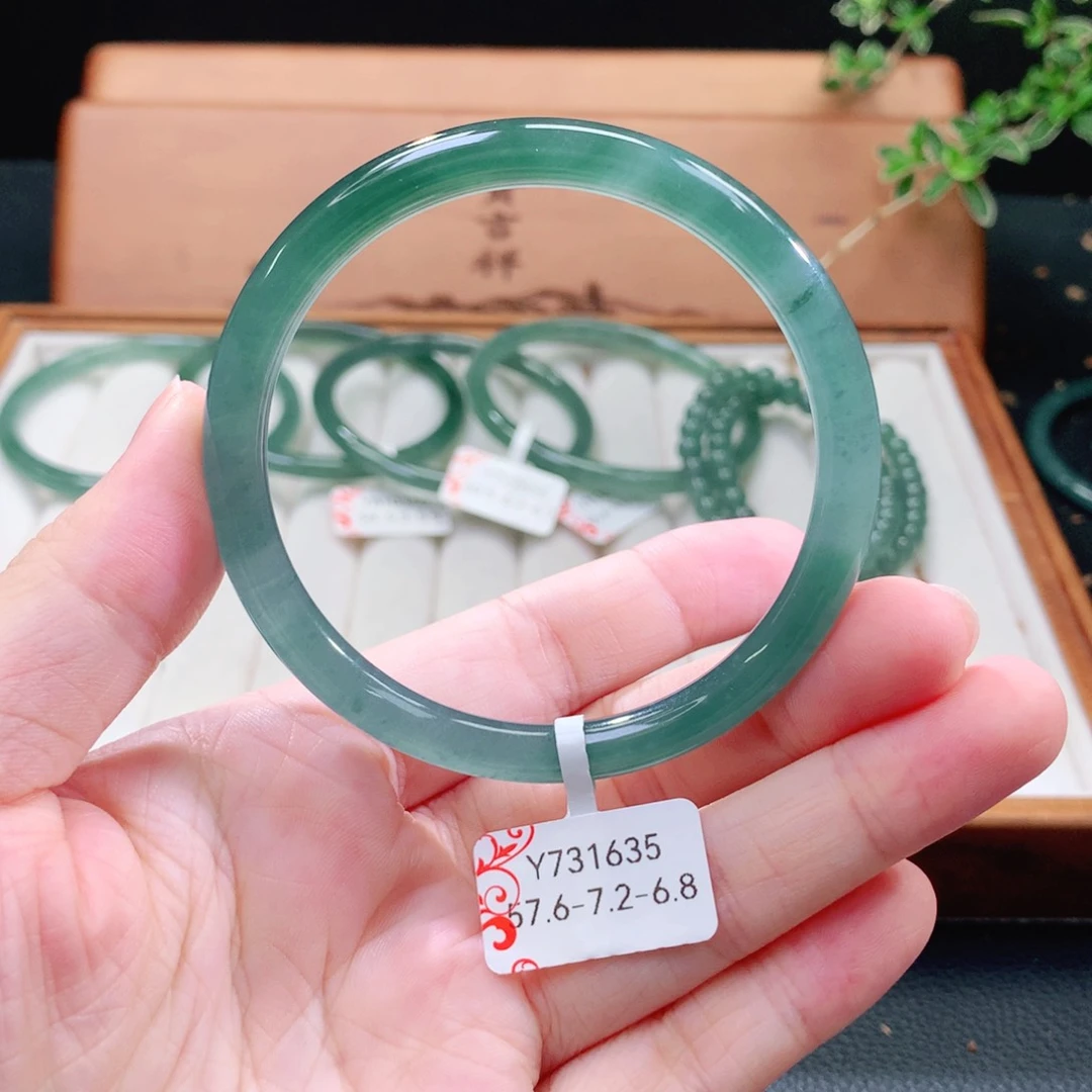 翡翠手镯（圆镯）未镶嵌