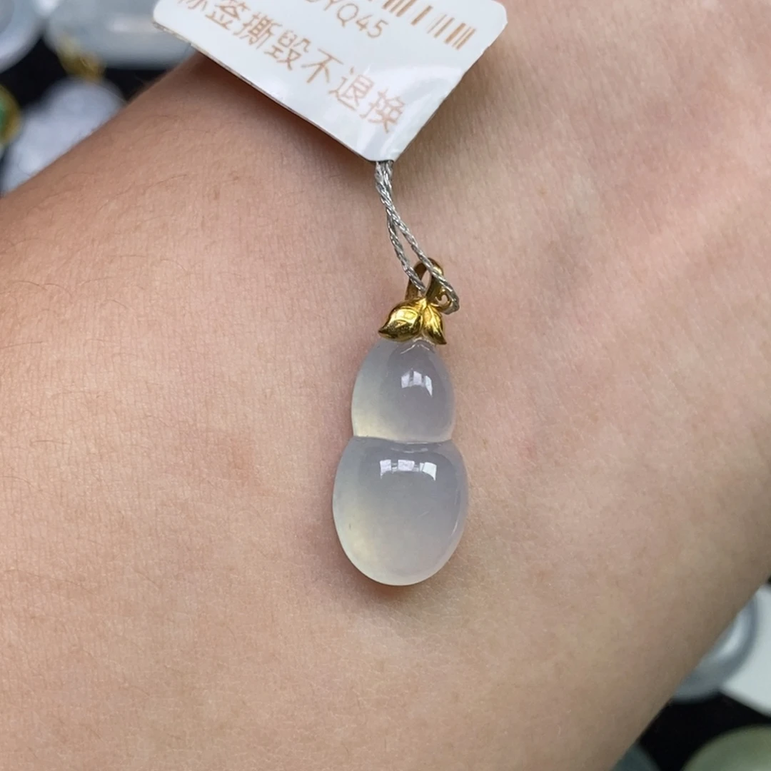 白***翡翠18K金镶嵌颈饰葫芦