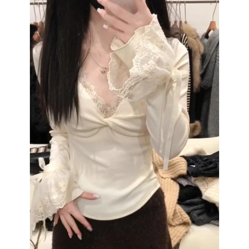高级感蕾丝拼接V领长袖T恤秋冬新款修身显瘦独特别致百搭上衣ins
