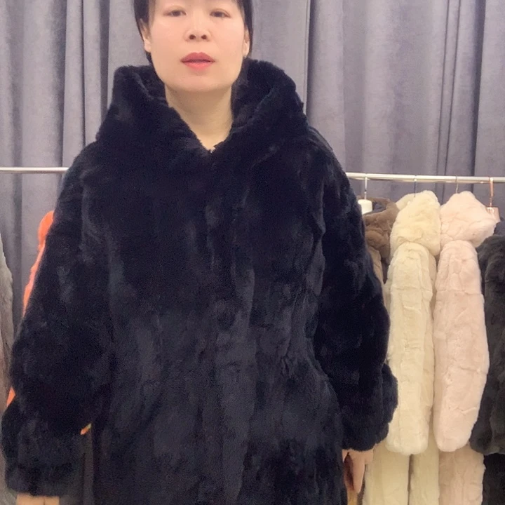 獭兔黑色中长保暖外套