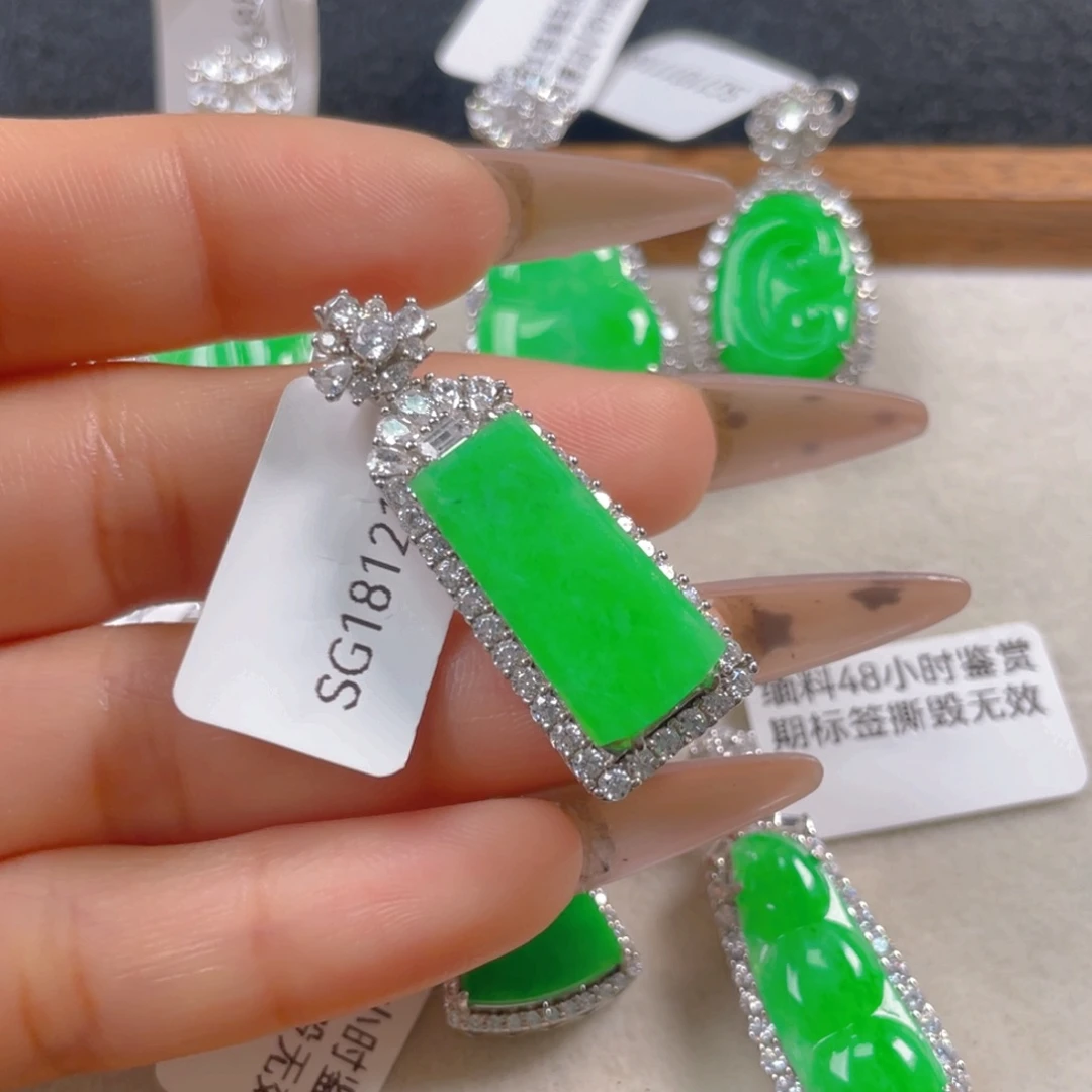 翡翠颈饰银S925镶嵌翡翠