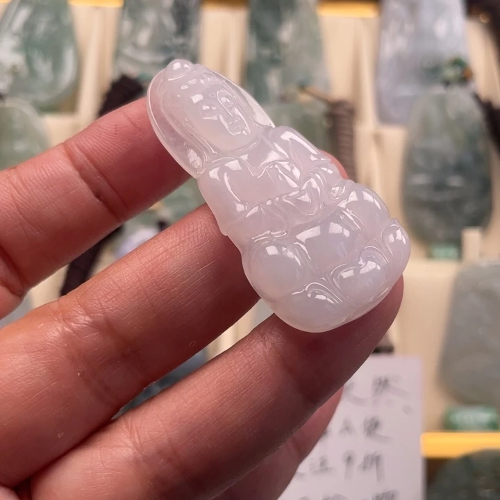 颈饰未镶嵌翡翠观音