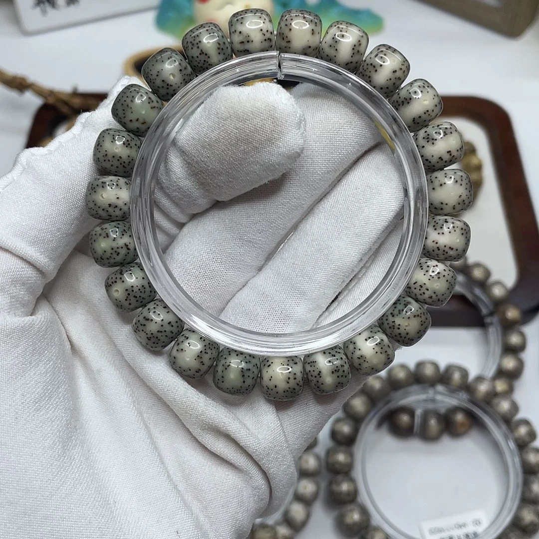 吊坠星月菩提10×9M19